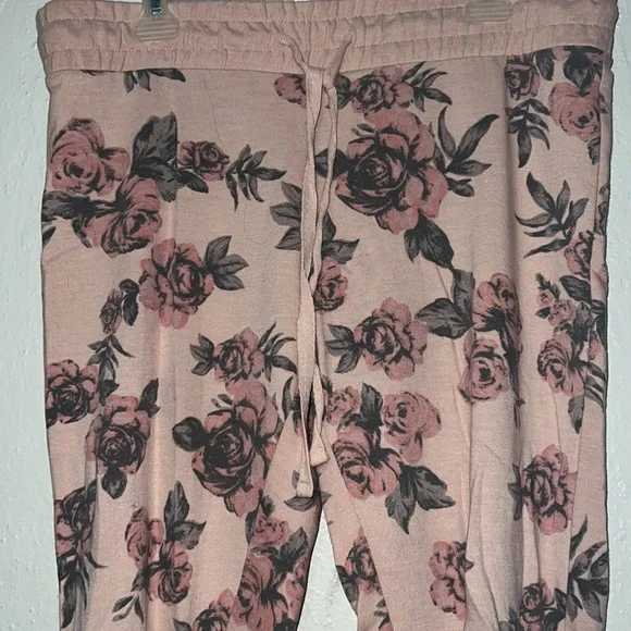 Capris - Picture 2 of 6